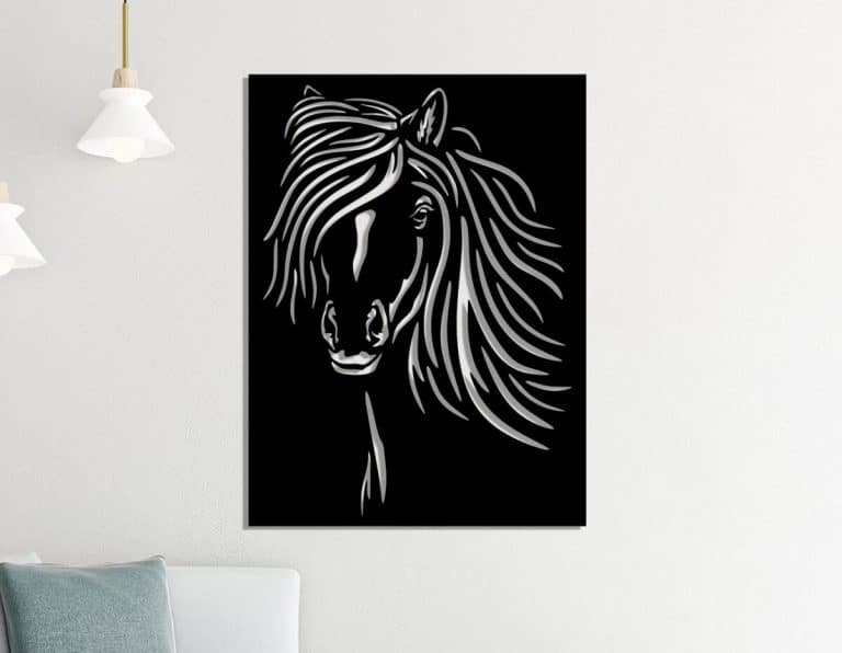 Décoration murale en métal : Crinière au vent