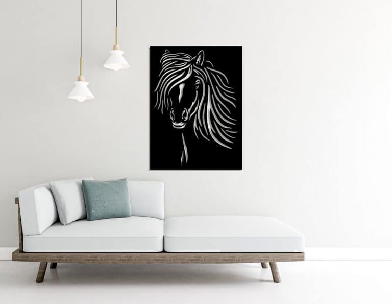 Décoration murale en métal : Crinière au vent