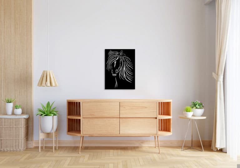 Décoration murale en métal : Crinière au vent