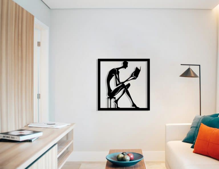 Décoration murale en métal : Long John : homme au livre