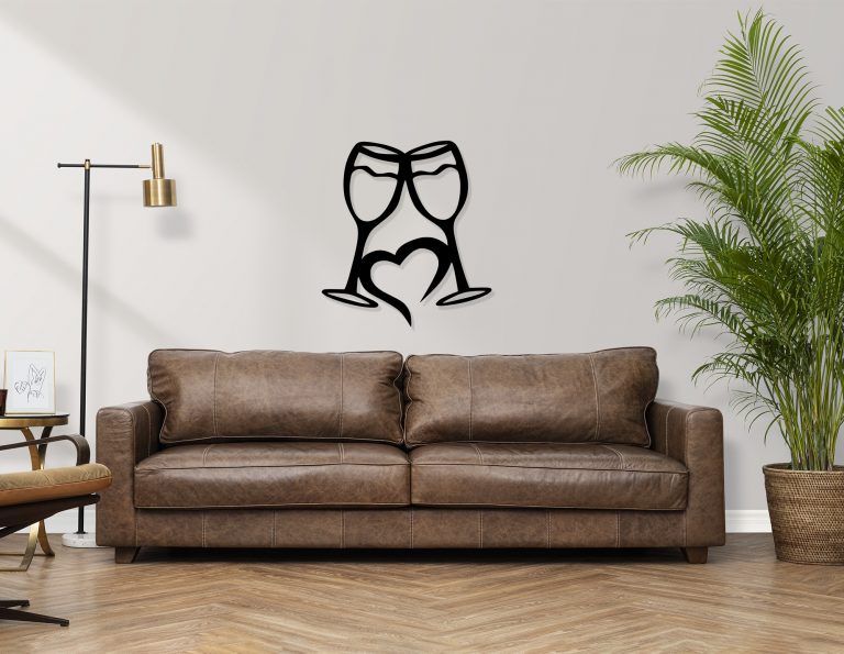 Décoration murale en métal : Deux verres et un coeur