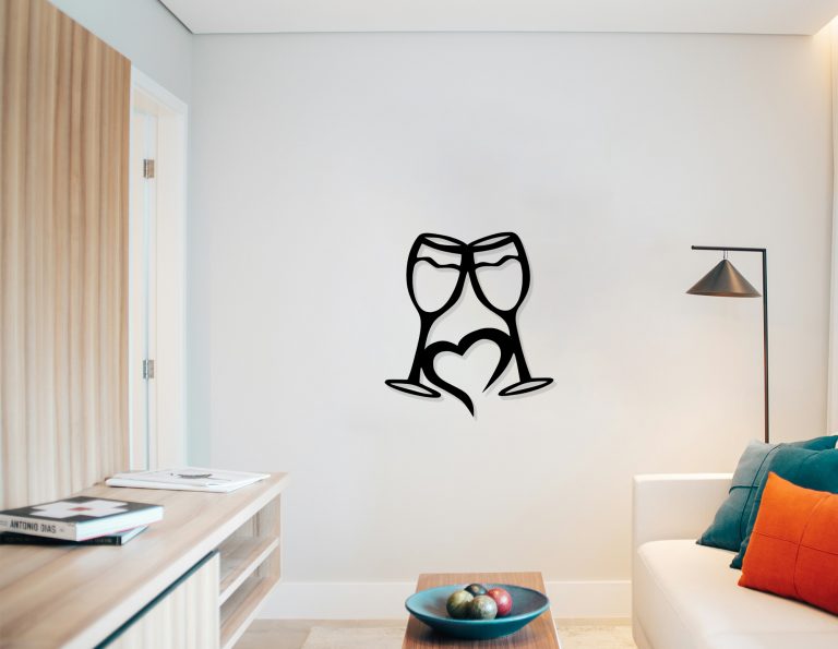 Décoration murale en métal : Deux verres et un coeur